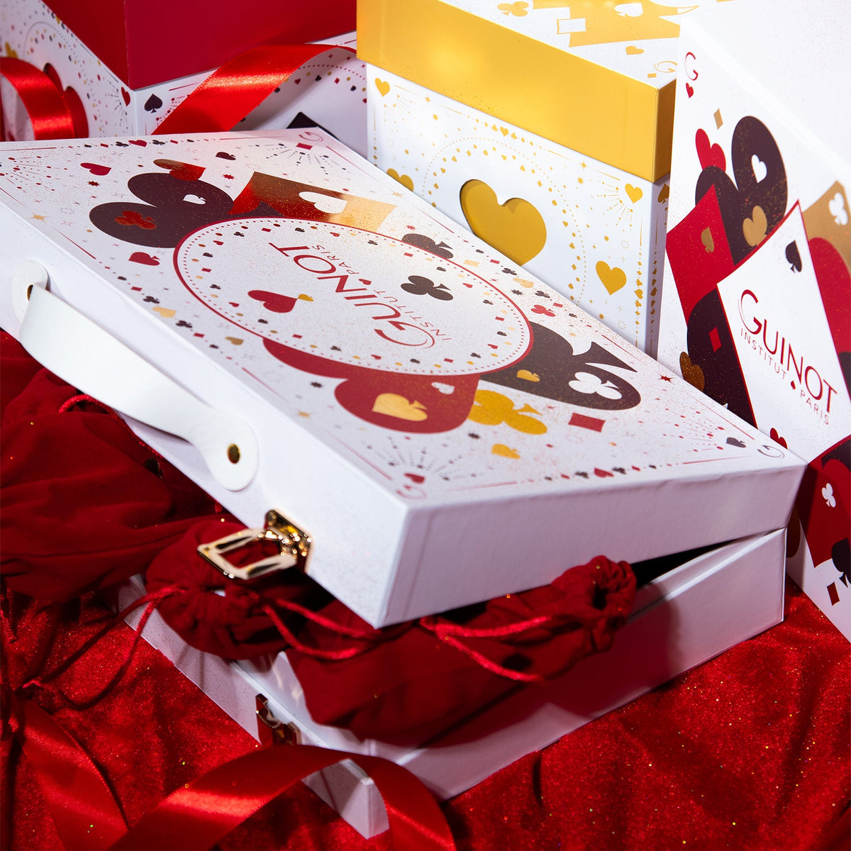 Le Coffret Surprises Beauté de Noël disponible dans votre Institut Guinot